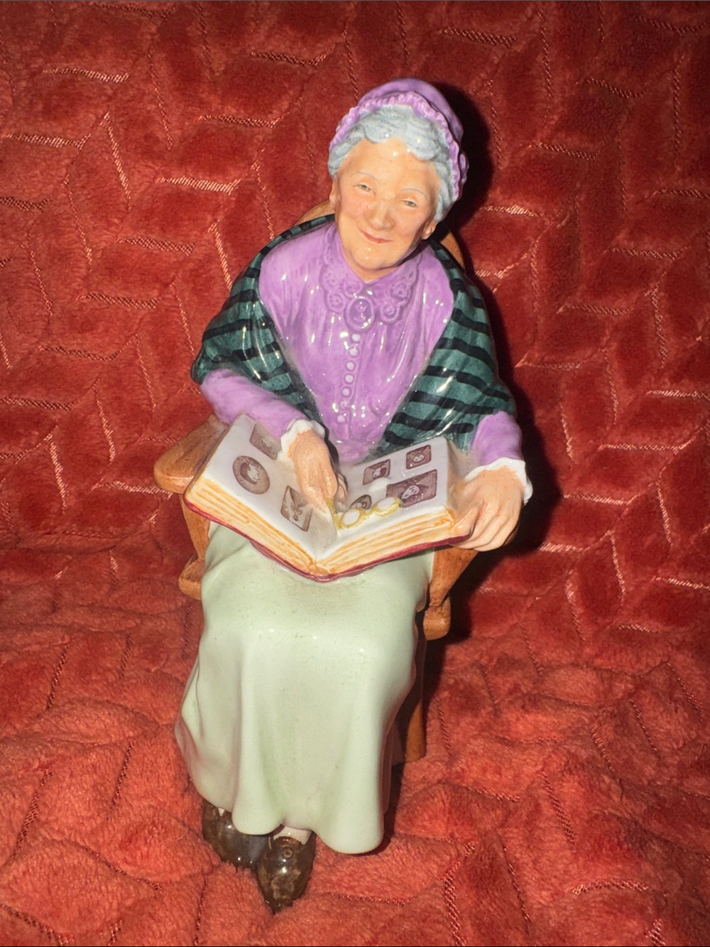 Rare Vintage Royal Doulton "The Family Album" Porcelain Figurine (HN 2321)